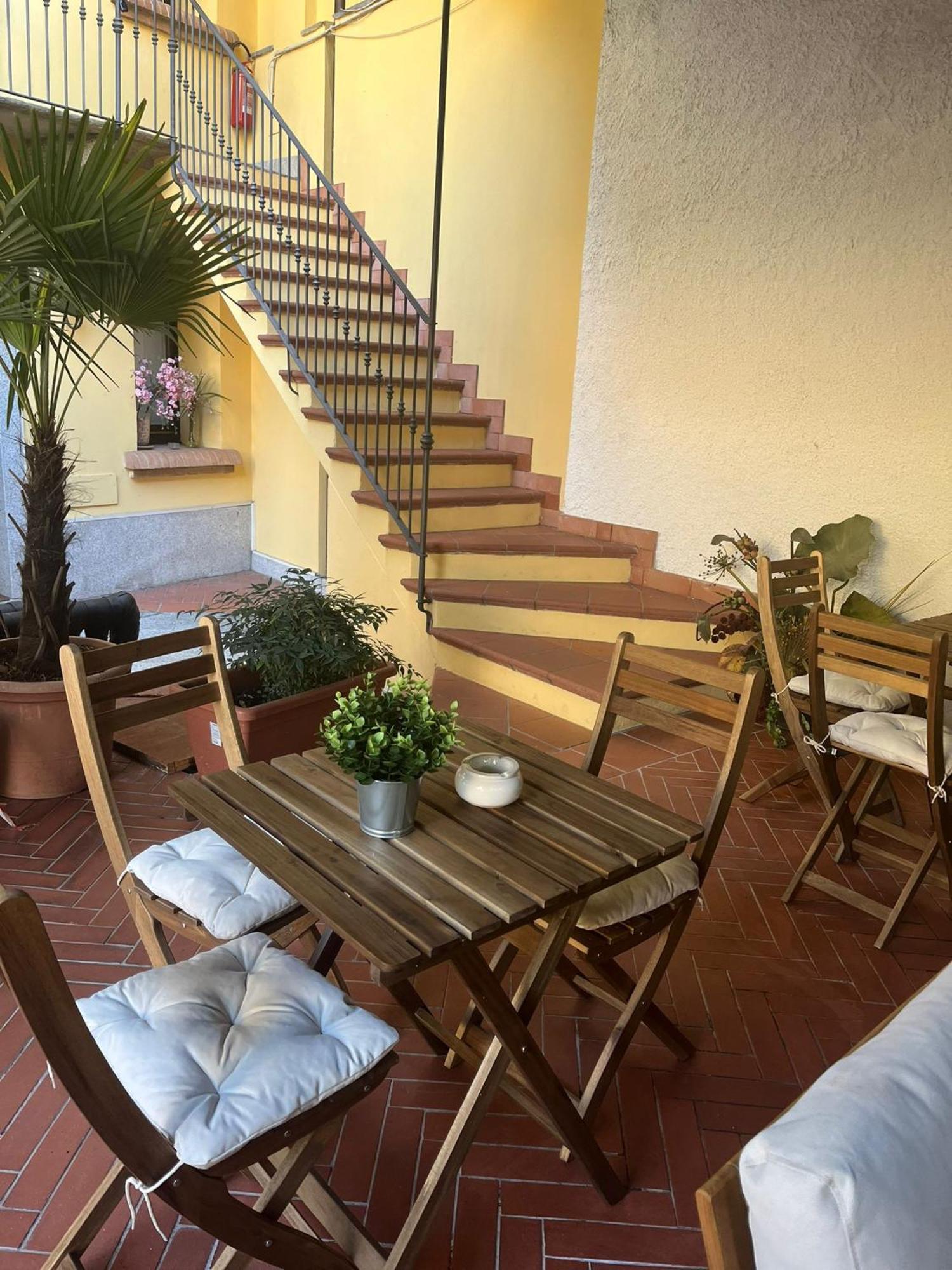Monolocale Elvira Abbadesse Guest House Milaan Buitenkant foto